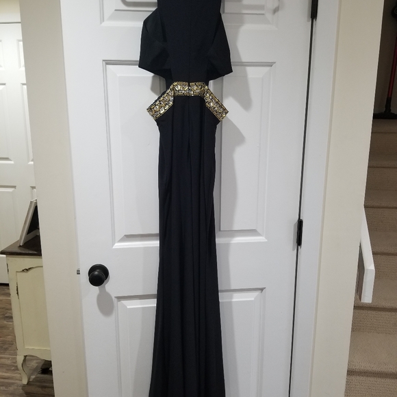 Mac Duggal Prom Dress - Picture 3 of 3